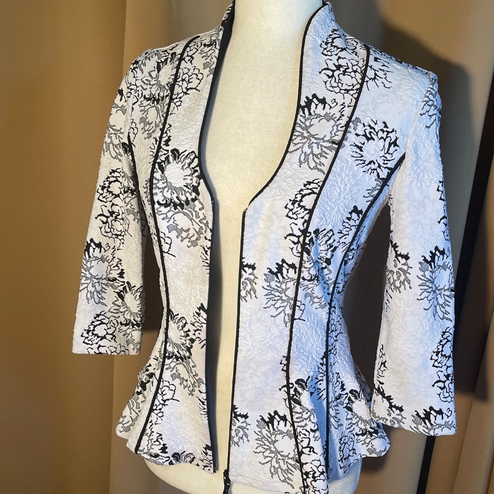 Joseph Ribkoff Textured Peplum Floral Blazer Jacket Size 4 Keyhole Neckline - Picture 2 of 10